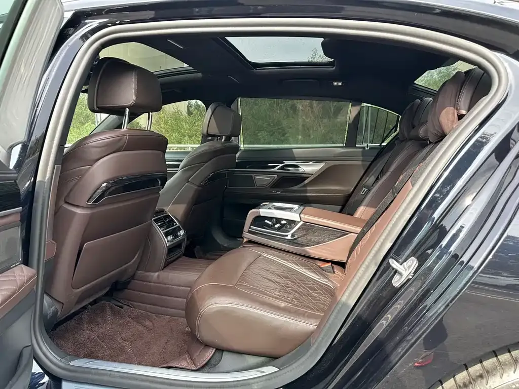 BMW 7 Series — фото 2