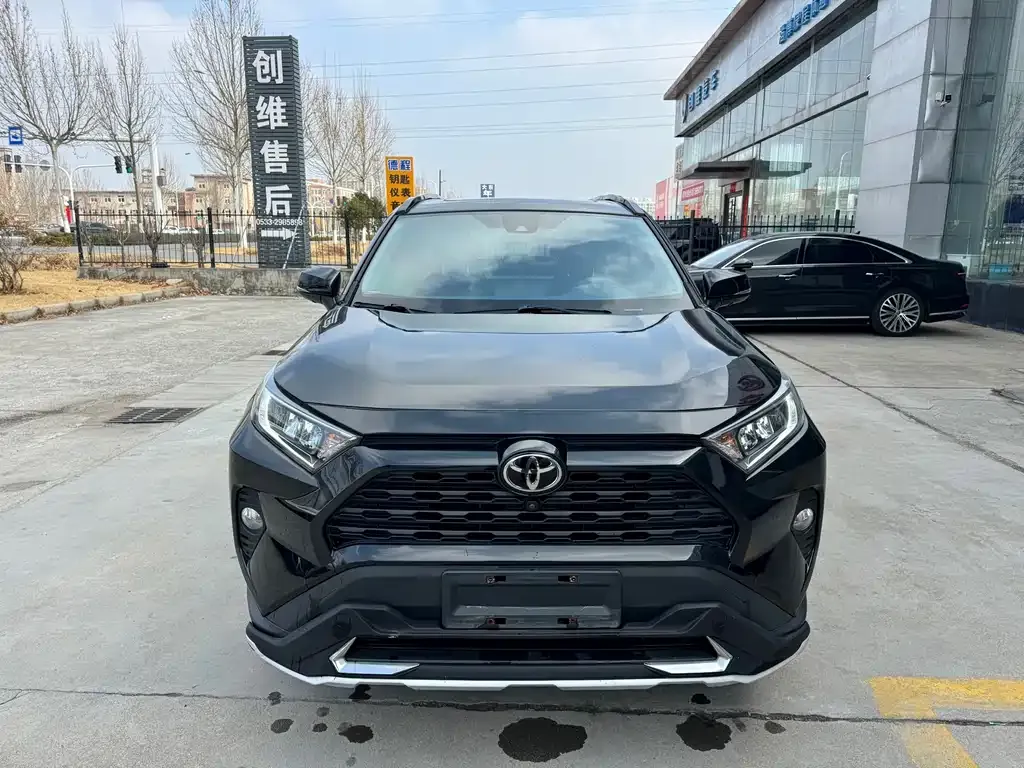 Toyota RAV4 — фото 8
