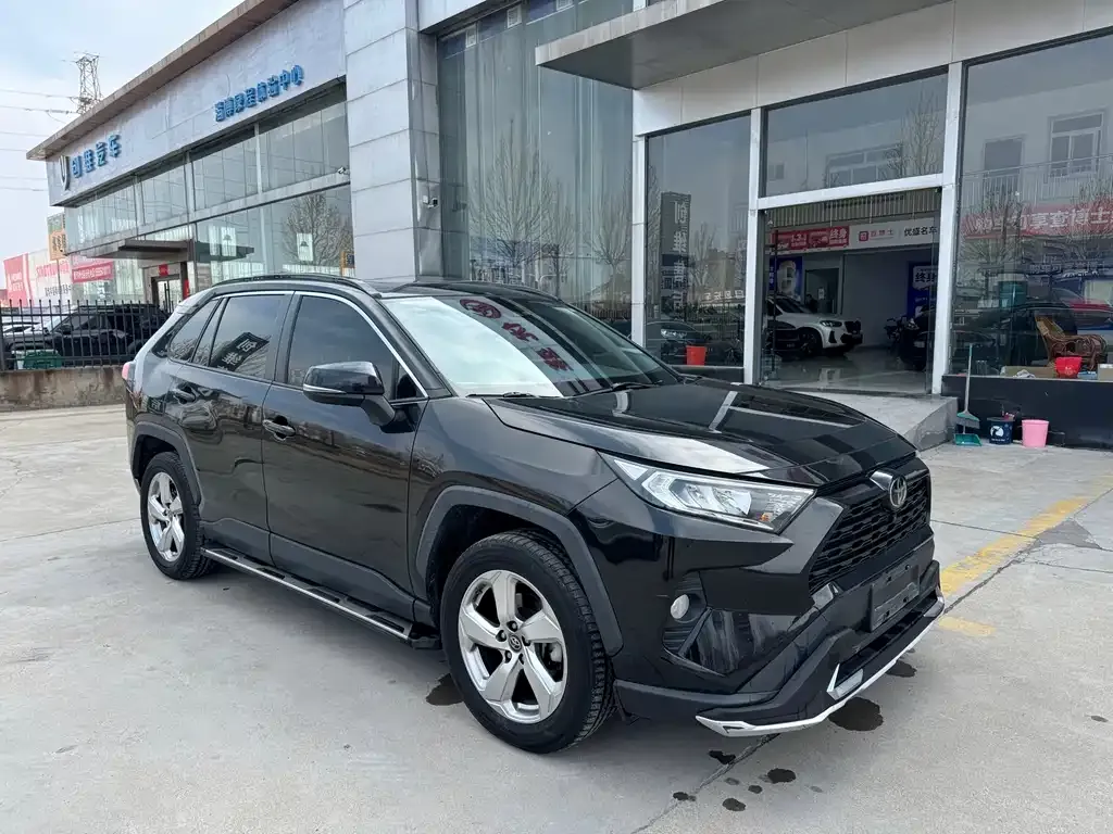 Toyota RAV4 — фото 6