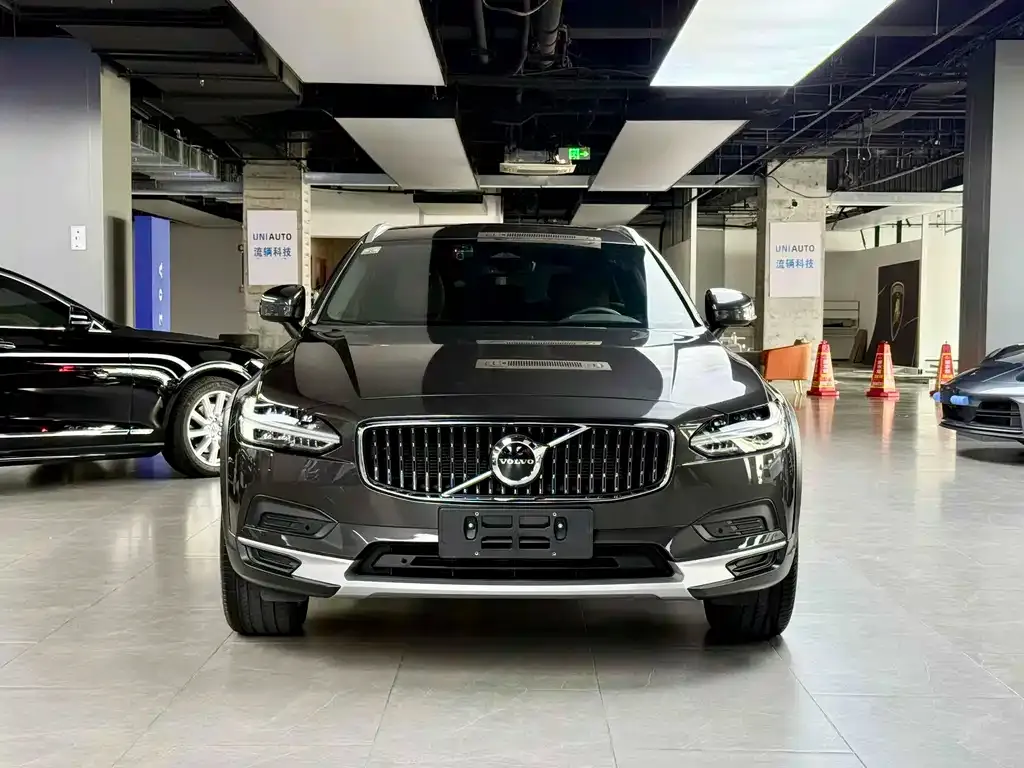 Volvo V90 2024 из CN, фото 2