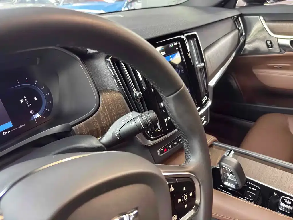 Volvo V90 2024 из CN, фото 9