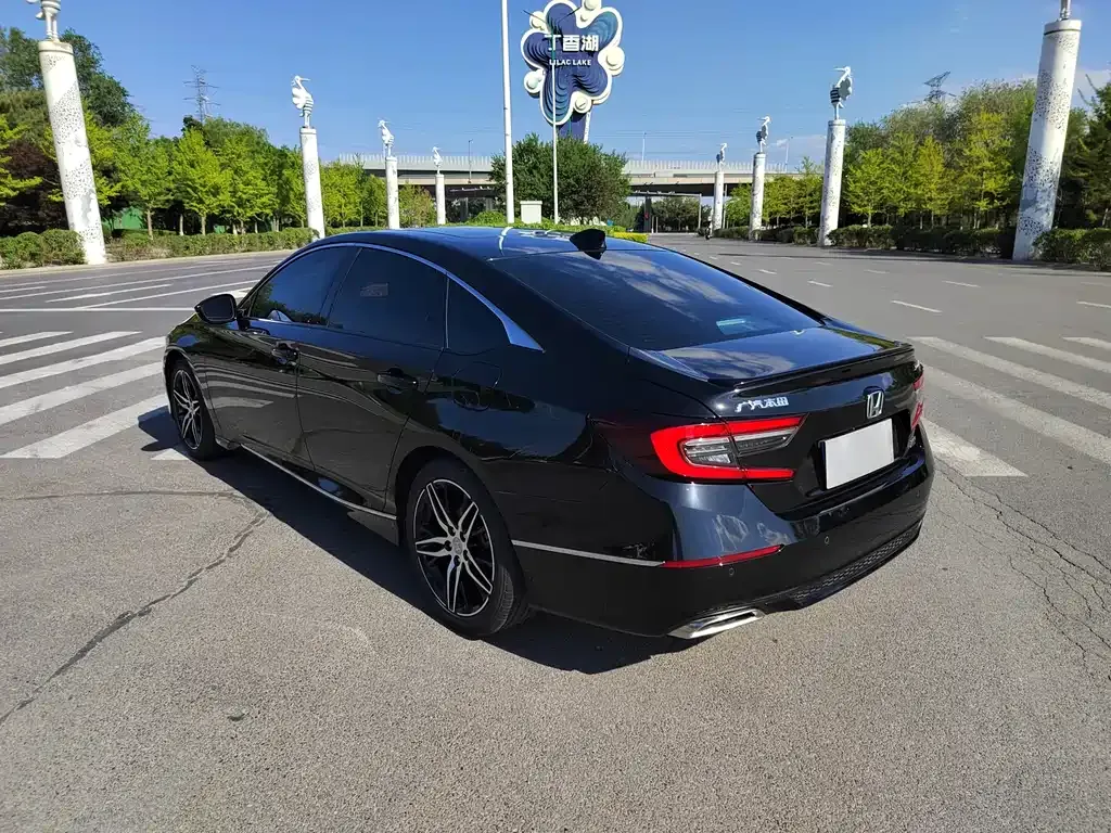 Honda Accord — фото 10