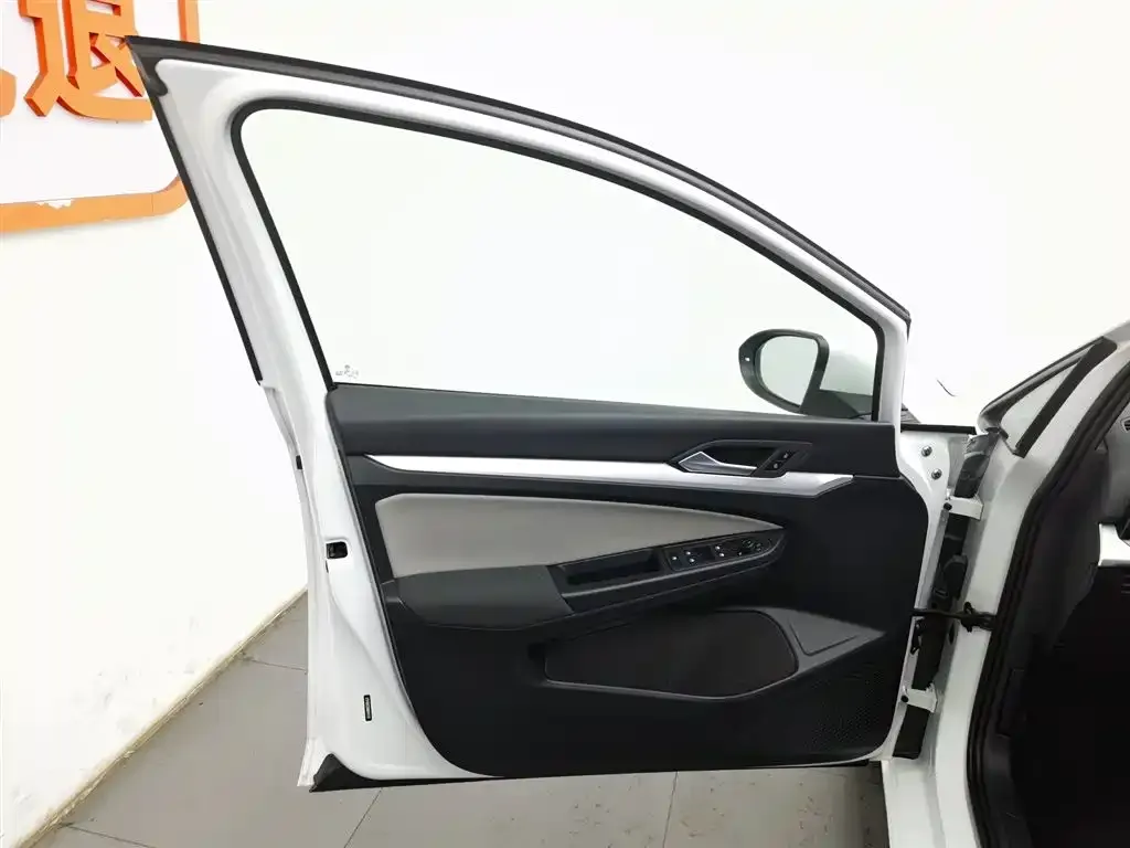 Volkswagen Golf 2021 из CN, фото 3