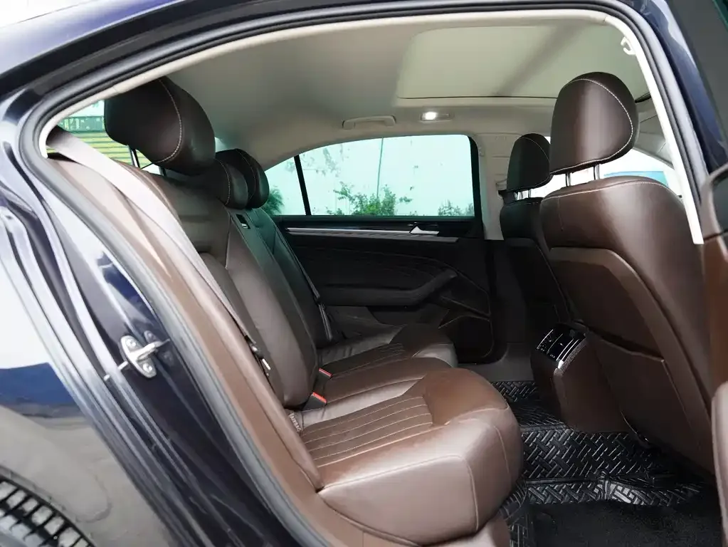 Volkswagen Phideon — фото 10