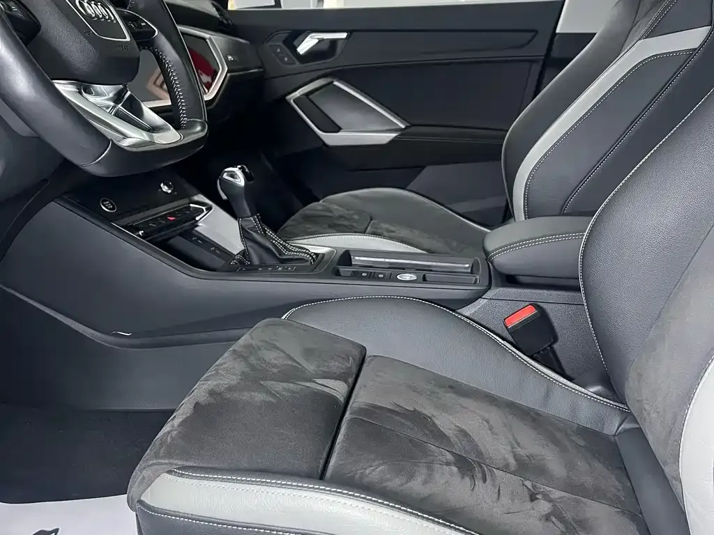 Audi Q3 — фото 8