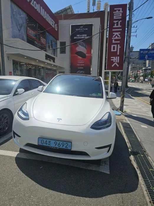 Tesla Model Y — фото 1