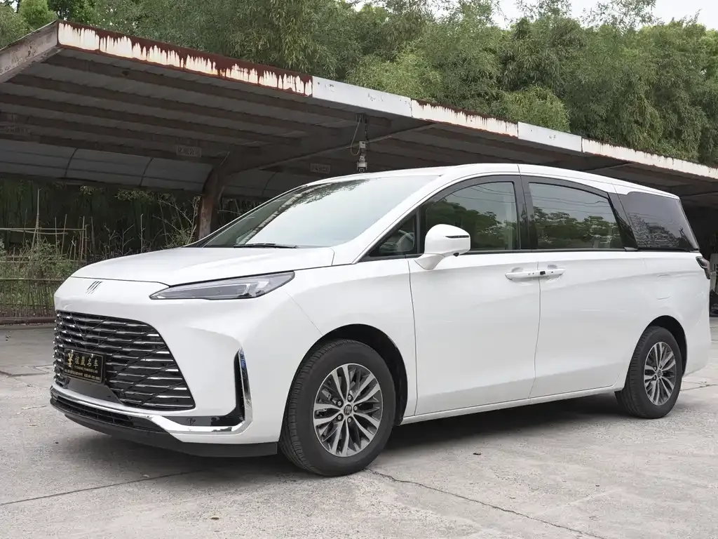 Buick GL8 — фото 1