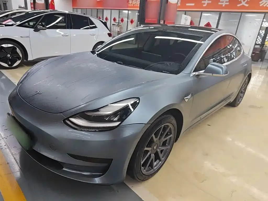 Tesla Model 3 — фото 1