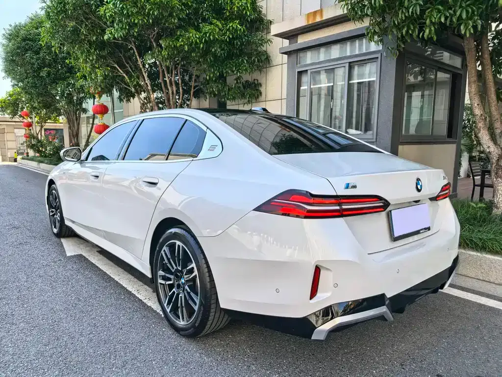 BMW 5 Series — фото 10