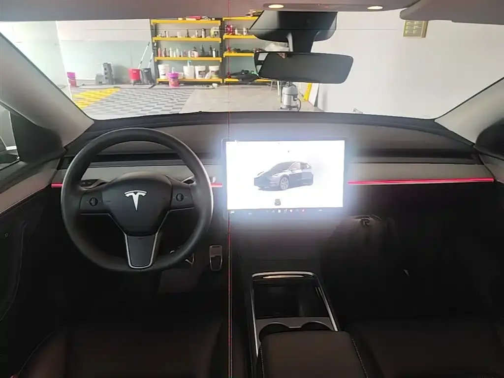 Tesla Model Y — фото 3