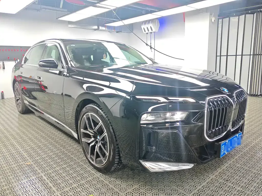 BMW 7 Series — фото 10