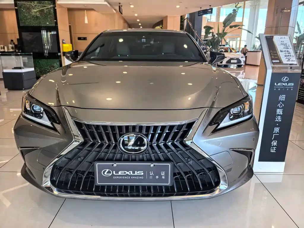 Lexus ES — фото 1