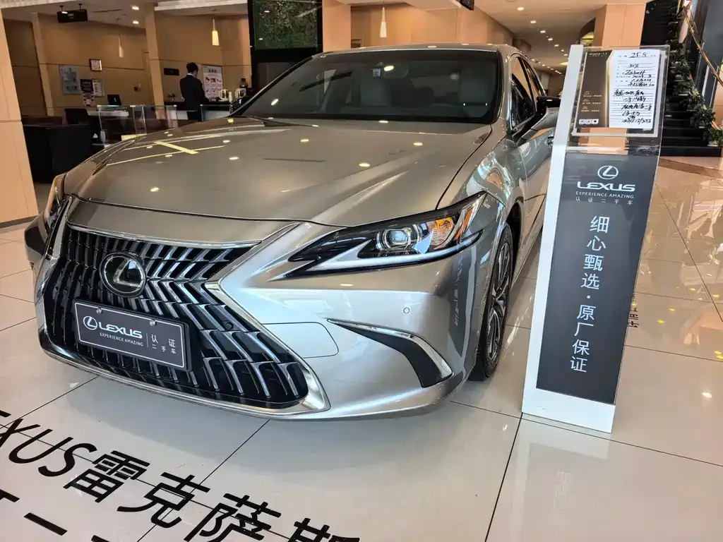 Lexus ES — фото 10
