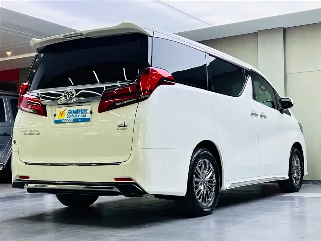 Toyota Alphard — фото 10