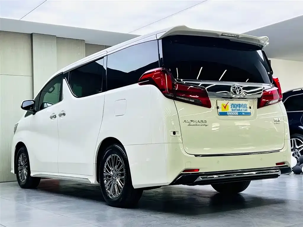 Toyota Alphard — фото 5