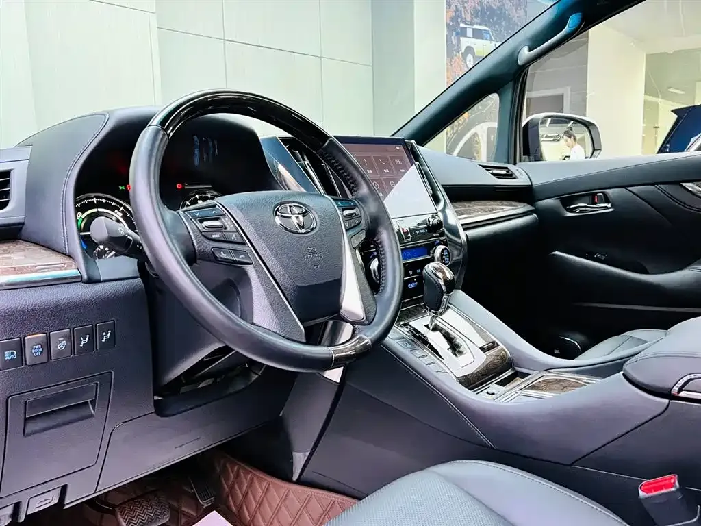 Toyota Alphard — фото 6