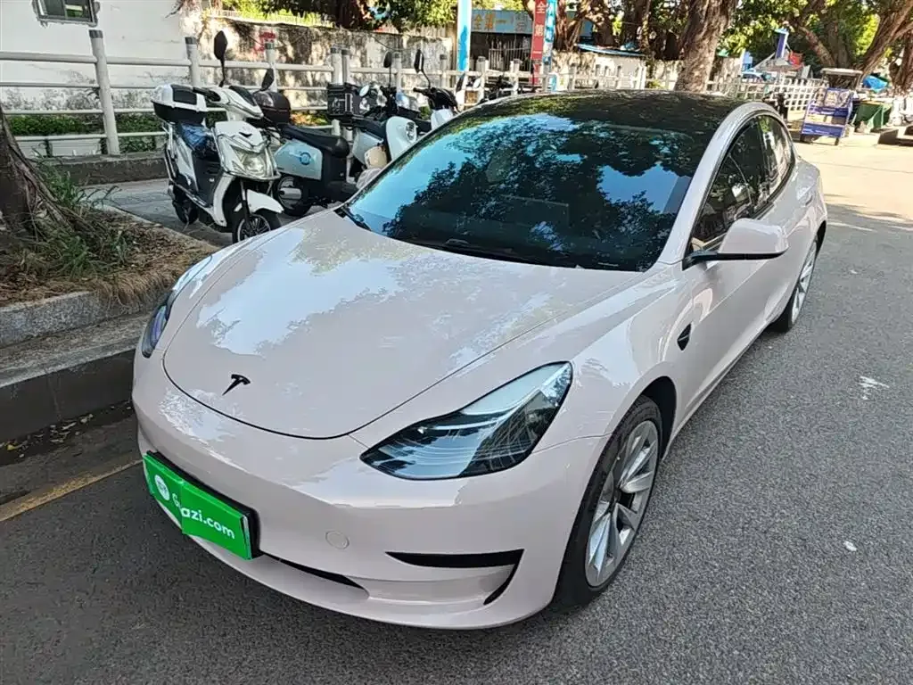 Tesla Model 3 — фото 1