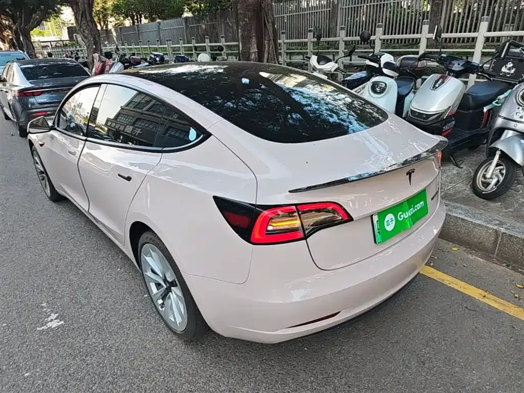 Tesla Model 3 — фото 10