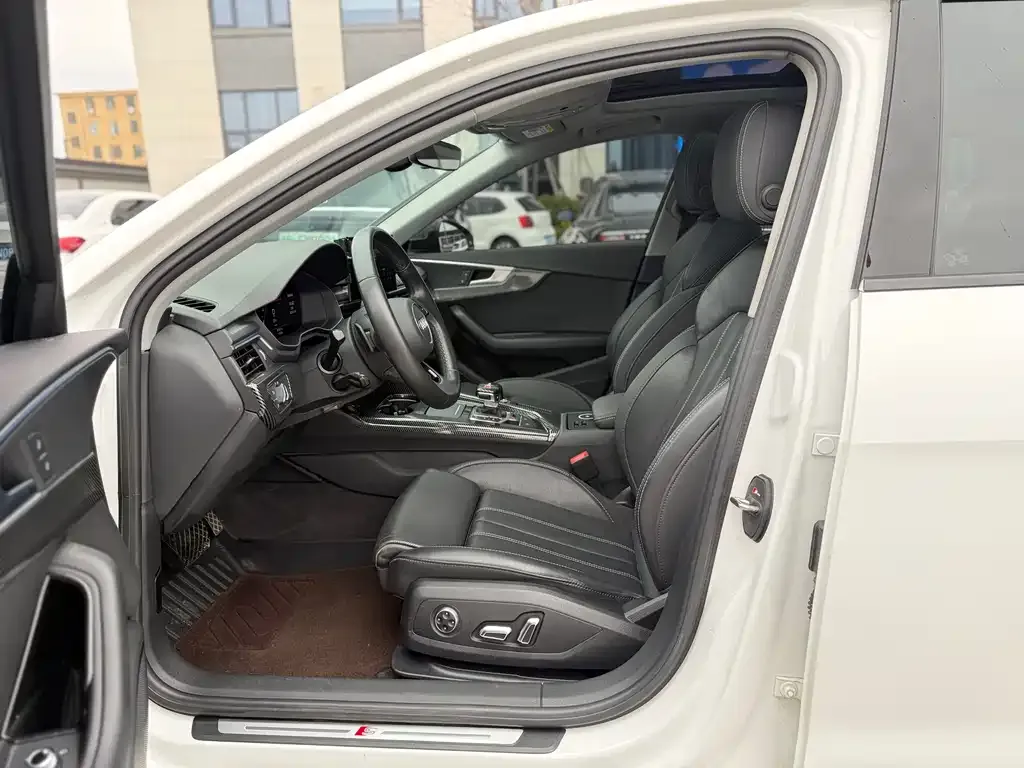 Audi A4L 2023 из CN, фото 5