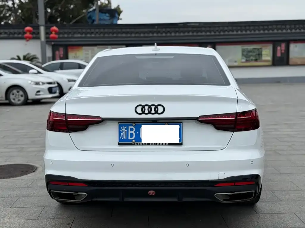 Audi A4L 2023 из CN, фото 2