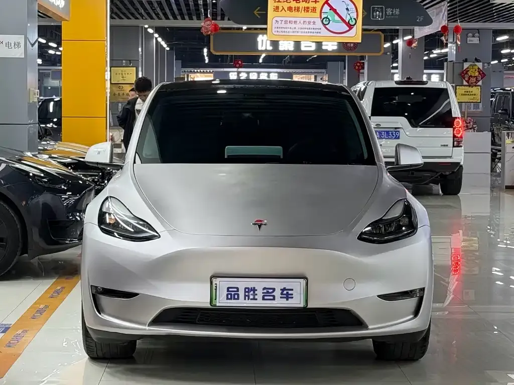 Tesla Model Y — фото 8