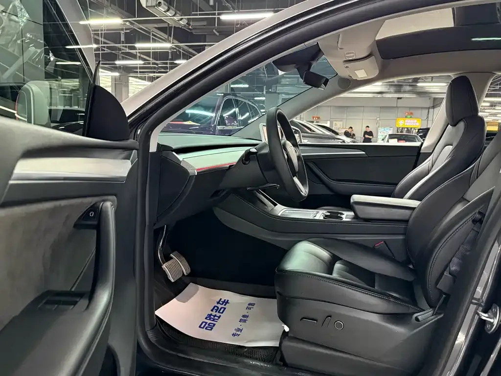 Tesla Model Y — фото 4
