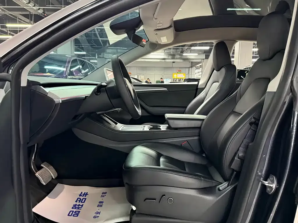 Tesla Model Y — фото 9