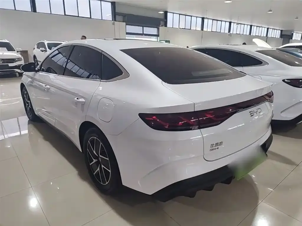 BYD Qin L — фото 10