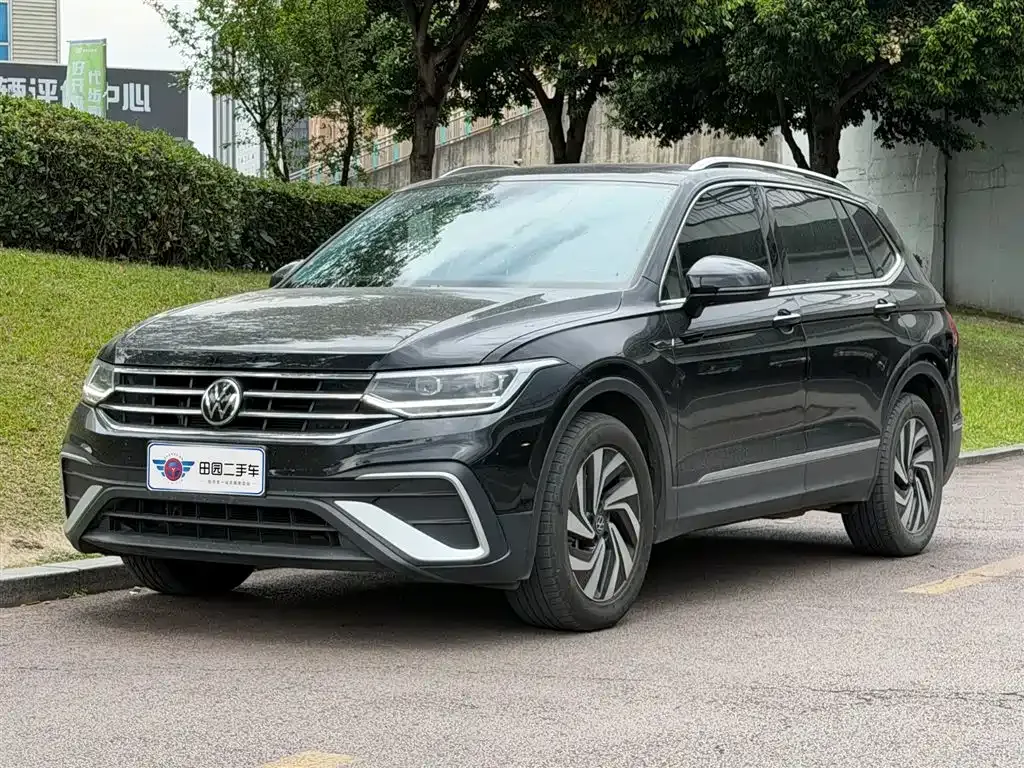 Volkswagen Tiguan L — фото 1