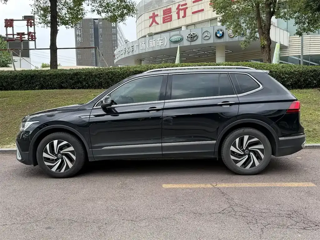 Volkswagen Tiguan L — фото 8