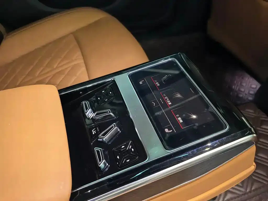 Audi A8 — фото 7