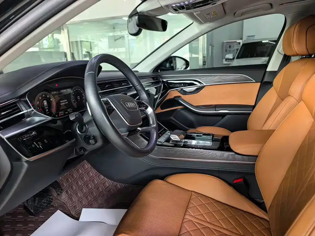 Audi A8 — фото 5