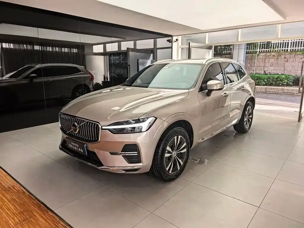 Volvo XC60 — фото 1