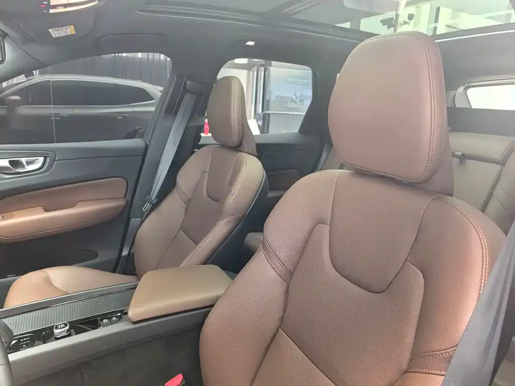 Volvo XC60 — фото 2
