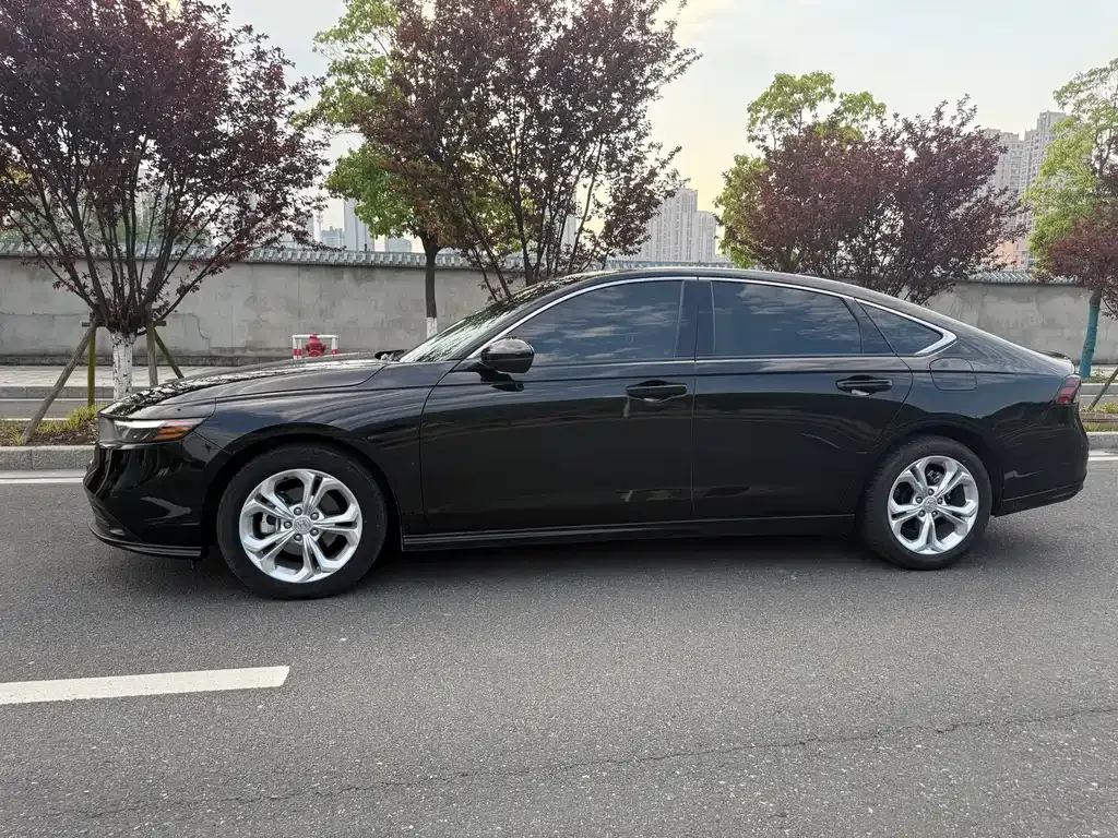 Honda Accord — фото 10