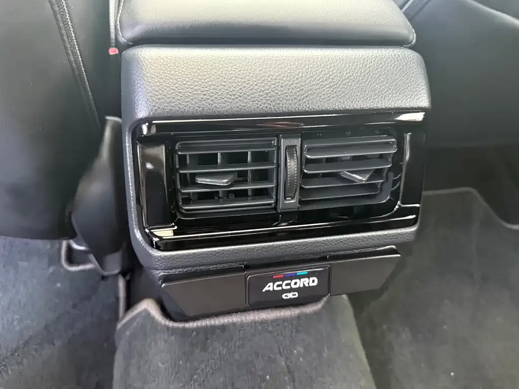 Honda Accord — фото 8