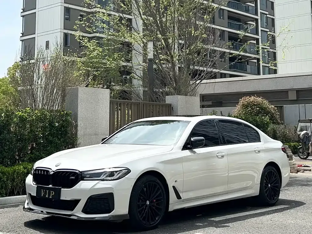 BMW 5 Series — фото 1
