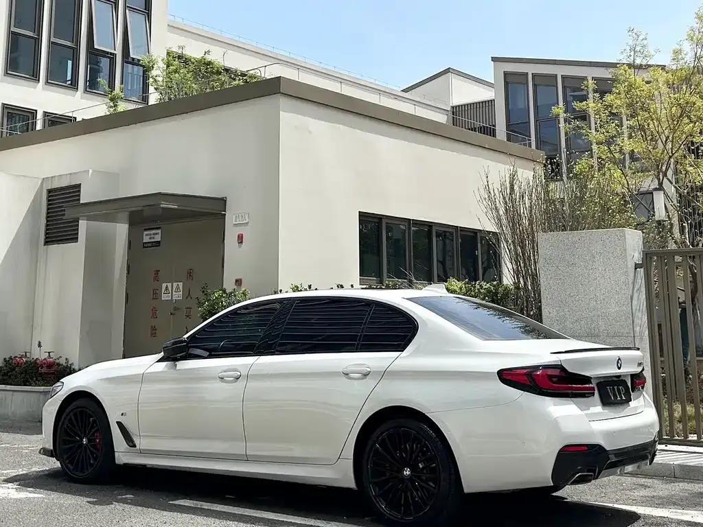 BMW 5 Series — фото 10