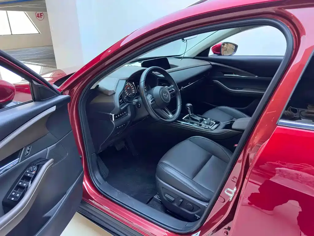 Mazda CX-30 — фото 10