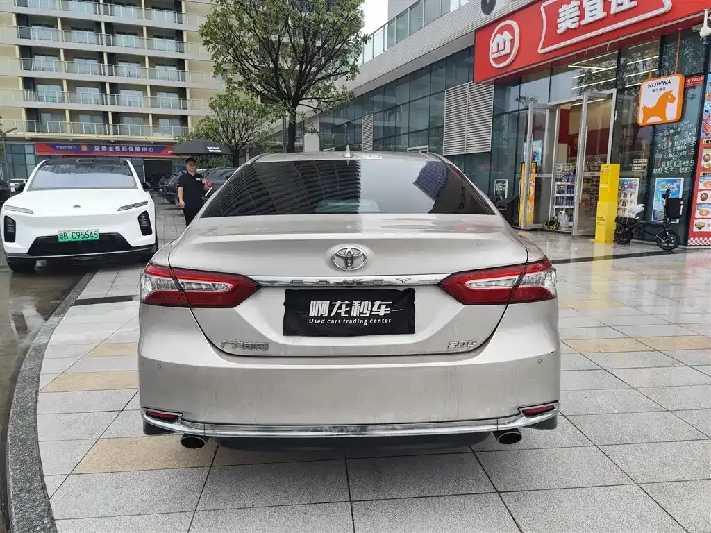 Toyota Camry — фото 9