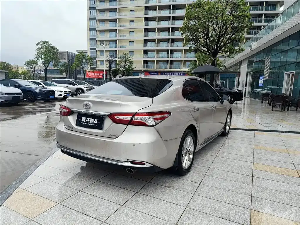 Toyota Camry — фото 8