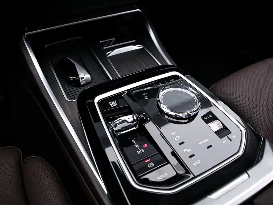 BMW 7 Series — фото 9