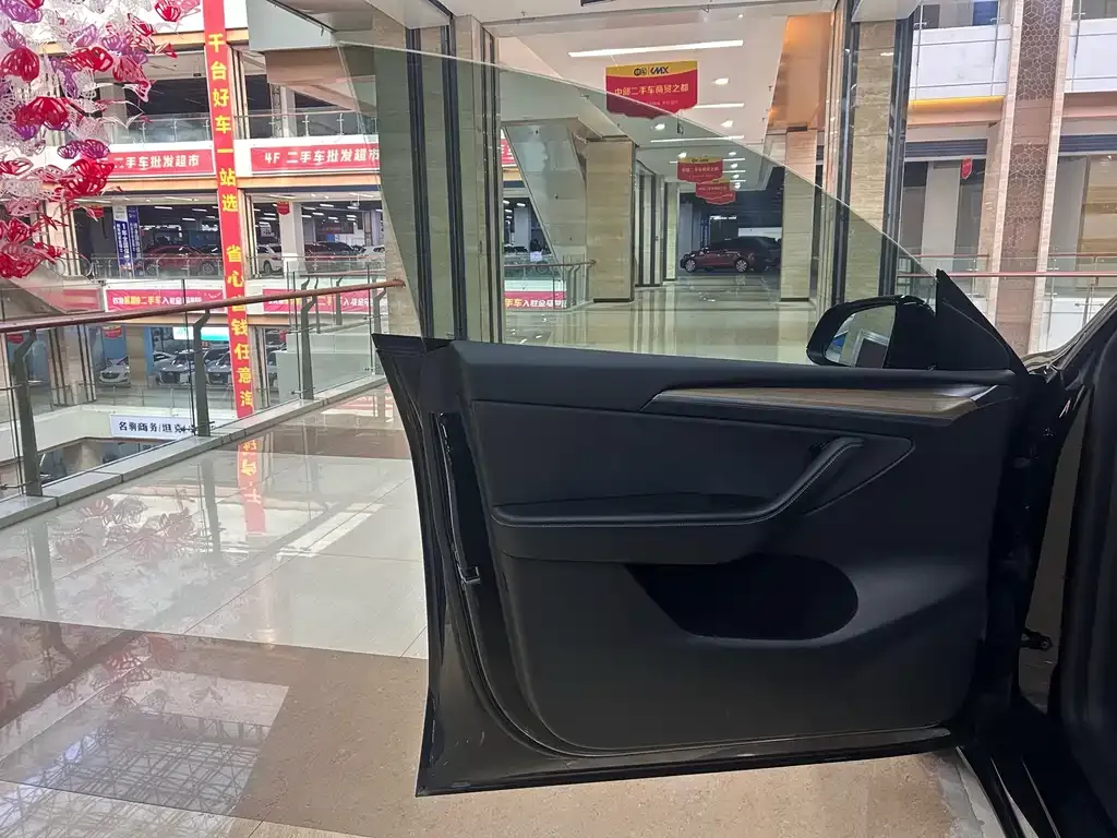Tesla Model Y — фото 5