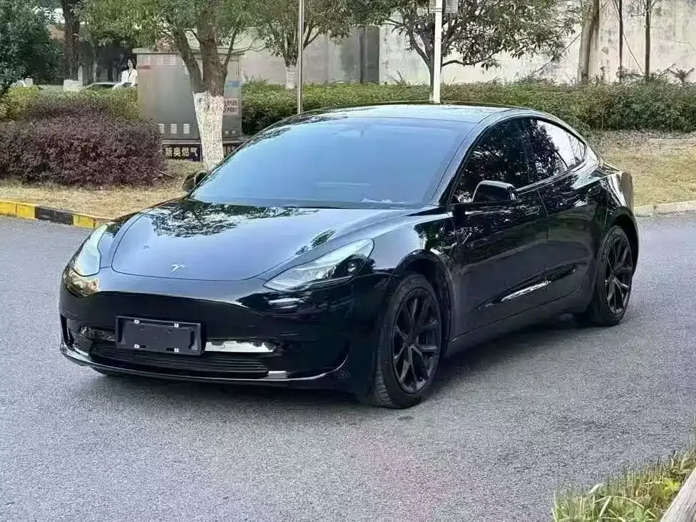 Tesla Model 3 — фото 1