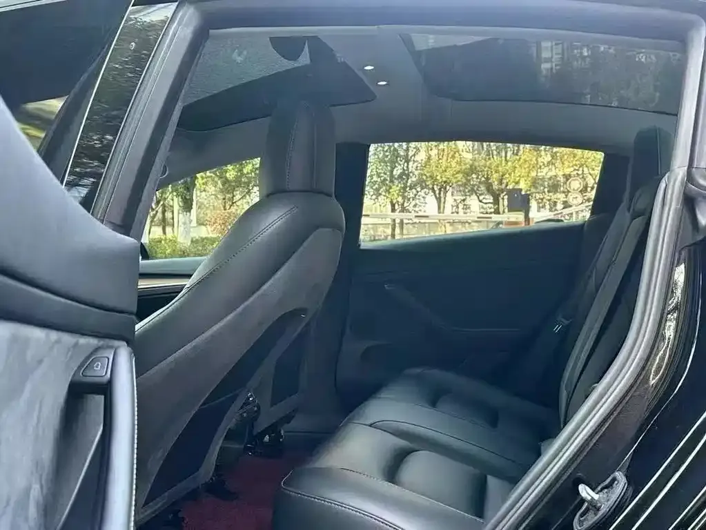 Tesla Model 3 — фото 4