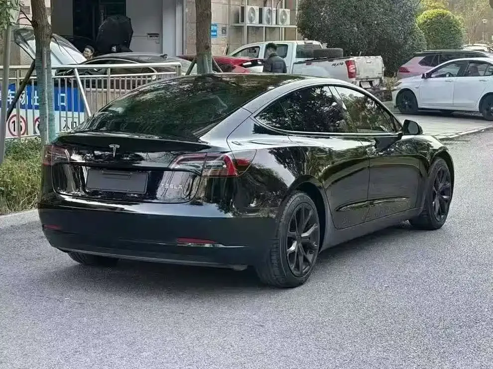 Tesla Model 3 — фото 5