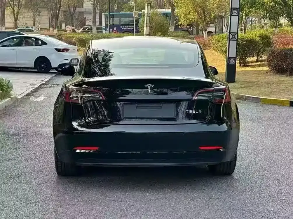 Tesla Model 3 — фото 6
