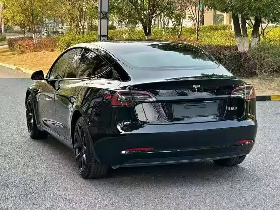 Tesla Model 3 — фото 8