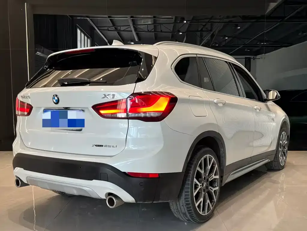 BMW X1 — фото 9