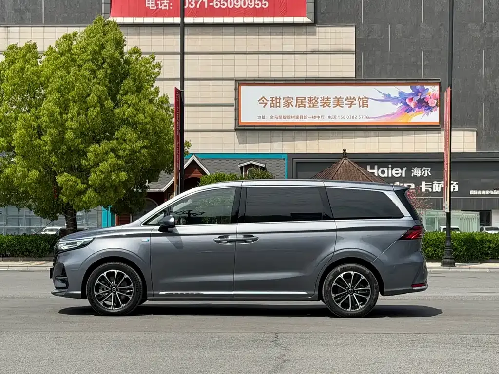 Roewe iMAX8 2022 из CN, фото 3